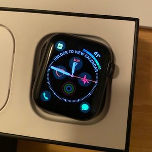 Series 4 Space Gray Nike+ Apple Watch 40mm w/ Cell